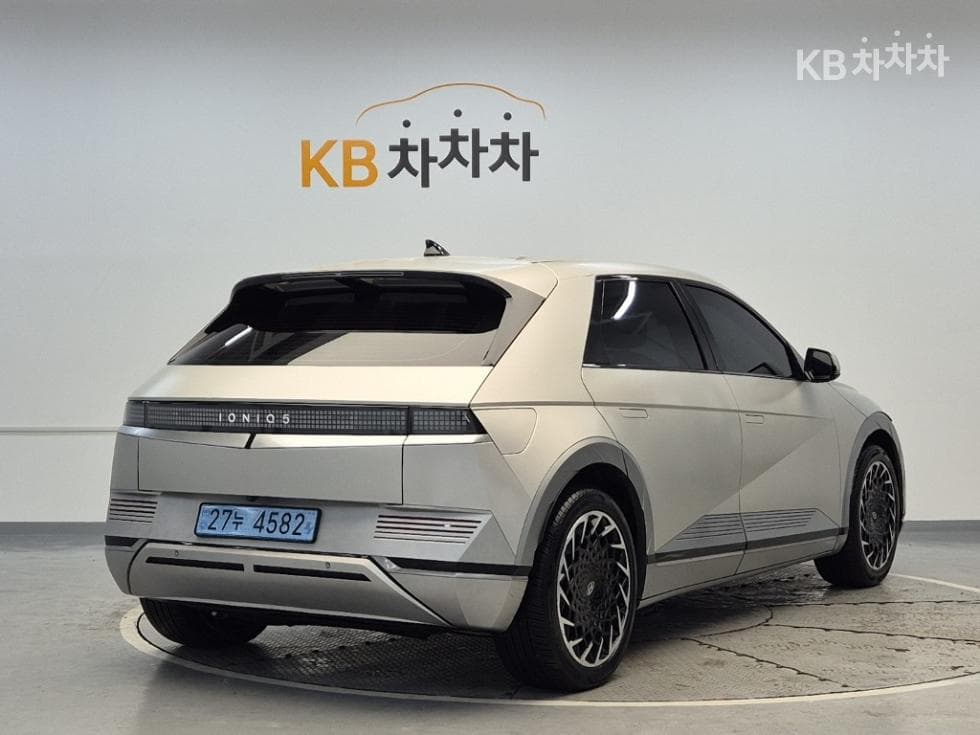 Hyundai Ioniq 5 Long Range Prestige - Image 3