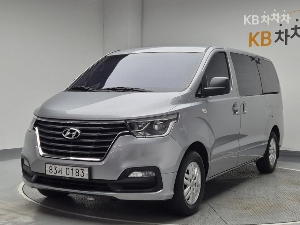 Hyundai The New Grand Starex Van 3 Passenger Smart - Image 1