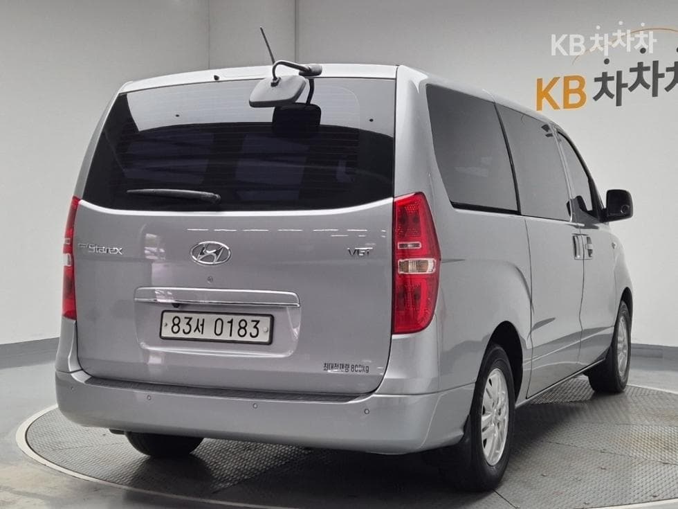Hyundai The New Grand Starex Van 3 Passenger Smart - Image 2
