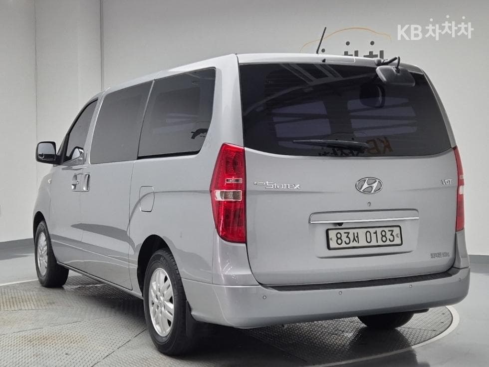 Hyundai The New Grand Starex Van 3 Passenger Smart - Image 3