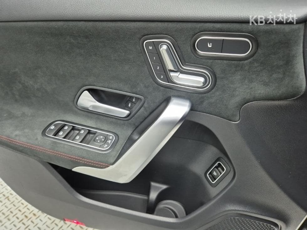 Mercedes-Benz A클래스(W177)AMG A35 4Matic - 19