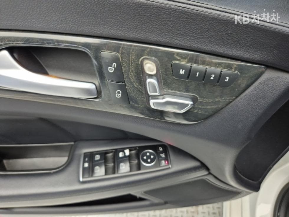 (38도3790)Mercedes-Benz CLS-Class(W218)CLS 250 CDI BlueTec 4Matic W218(14~) - 19