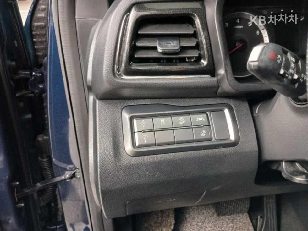 KG Mobility Tivoli Air(X150)1.5 Gasoline A3 - 12