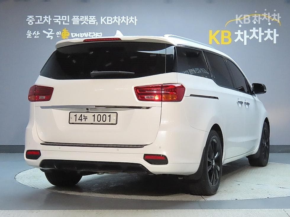 Киа The New (фейслифт) Канивал7-местен (Лимузин) 2.2 Дизел Лимузин President - 2