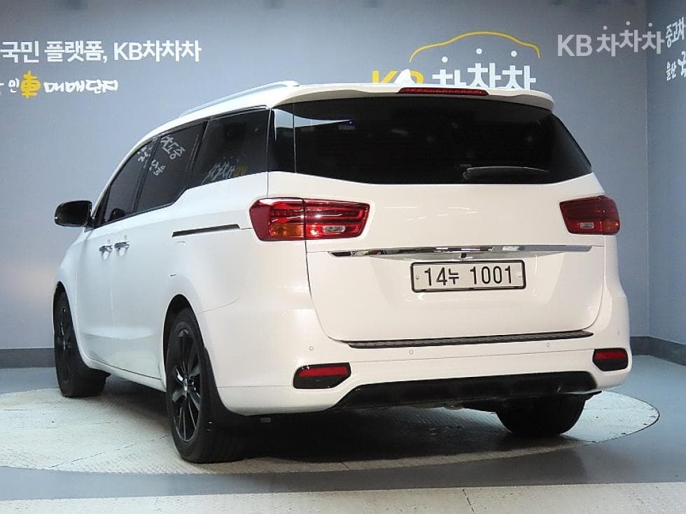 Киа The New (фейслифт) Канивал7-местен (Лимузин) 2.2 Дизел Лимузин President - 4