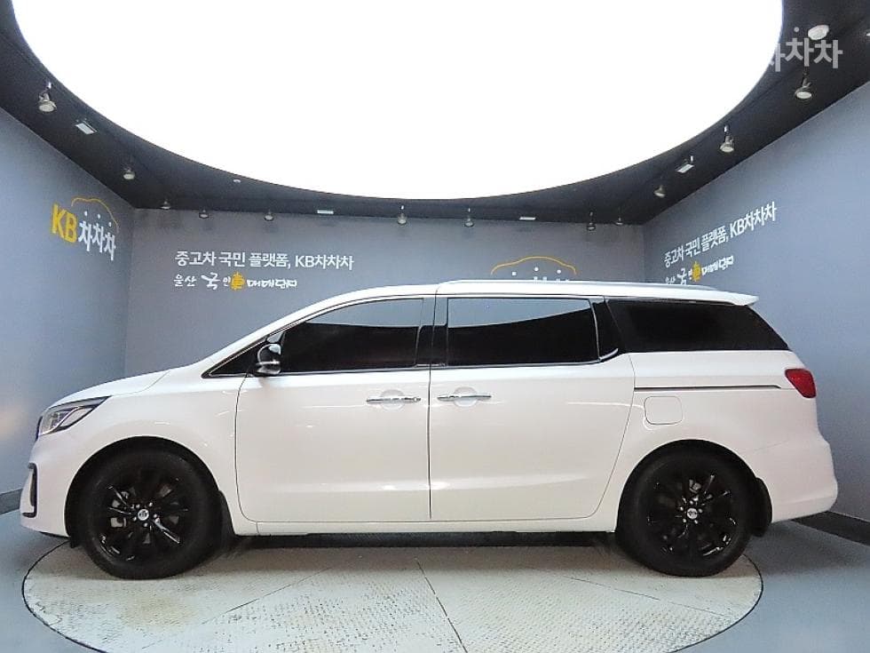 Киа The New (фейслифт) Канивал7-местен (Лимузин) 2.2 Дизел Лимузин President - 5