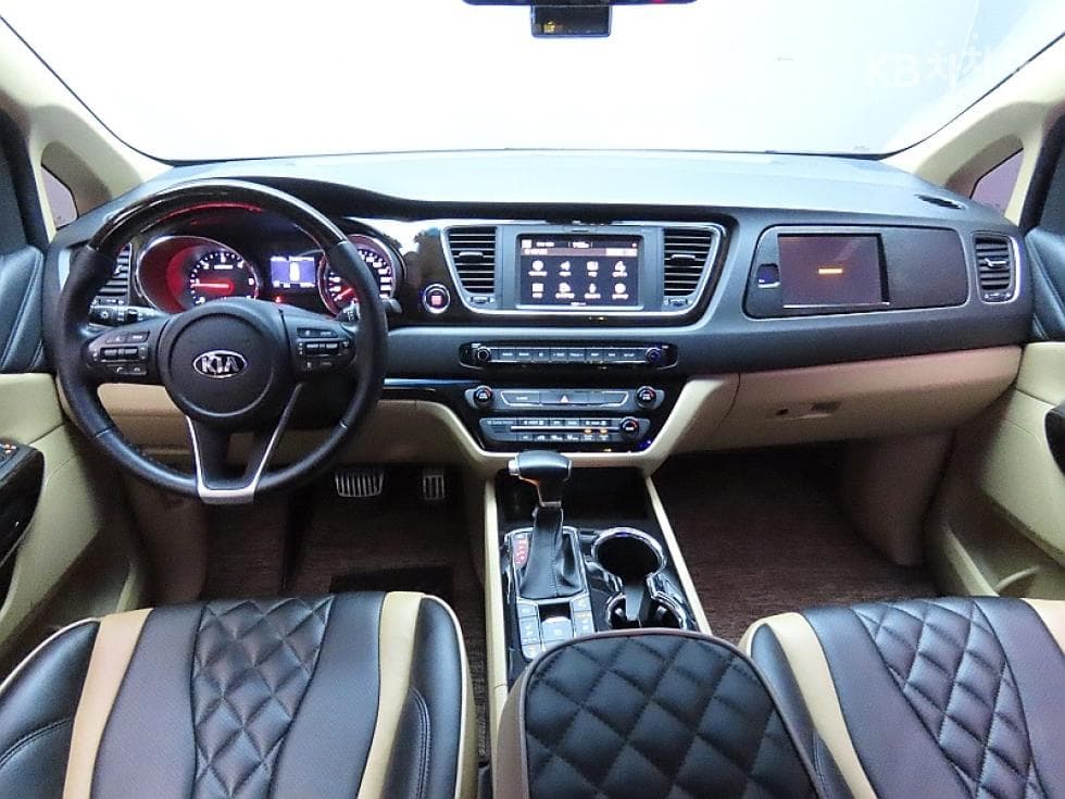 Киа The New (фейслифт) Канивал7-местен (Лимузин) 2.2 Дизел Лимузин President - 6