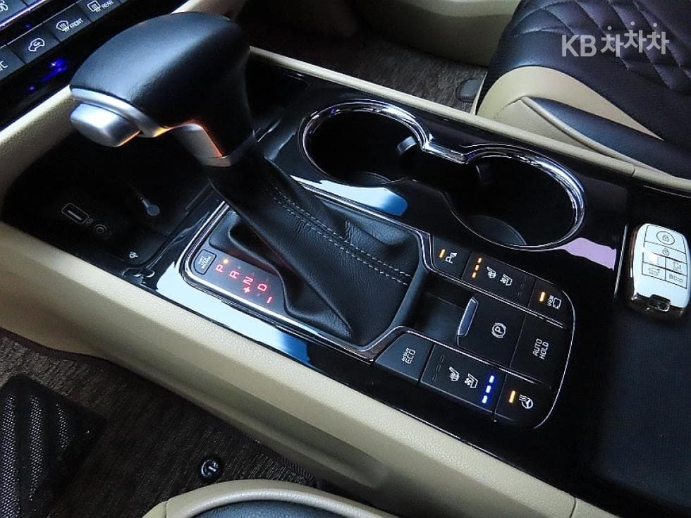 Киа The New (фейслифт) Канивал7-местен (Лимузин) 2.2 Дизел Лимузин President - 9