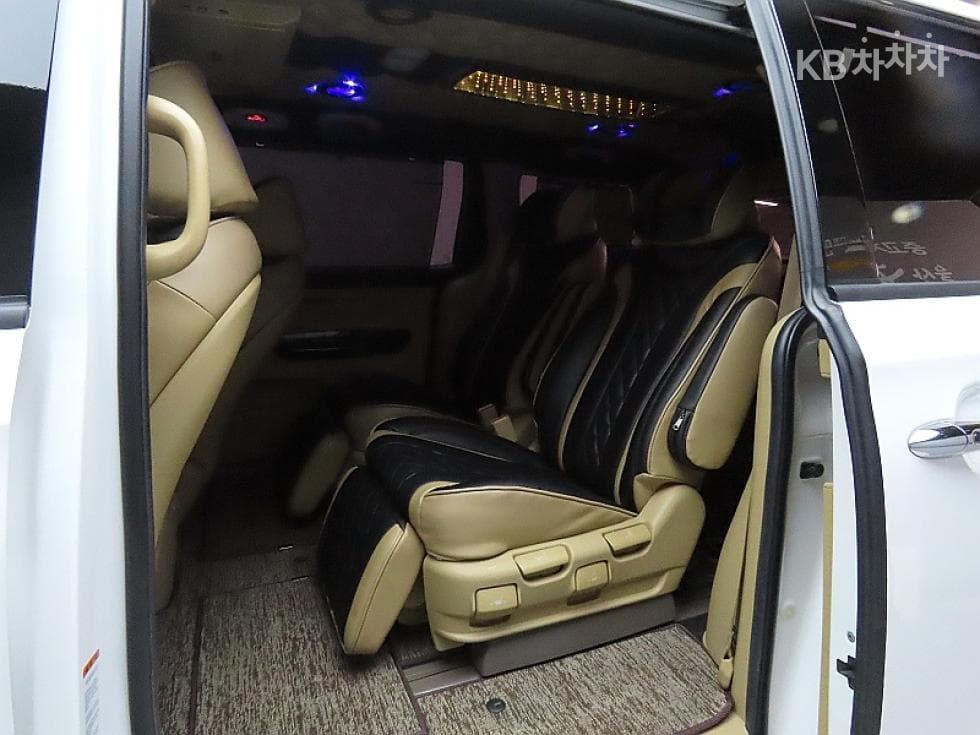 Киа The New (фейслифт) Канивал7-местен (Лимузин) 2.2 Дизел Лимузин President - 11