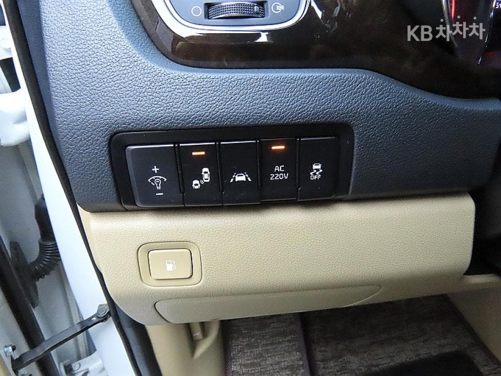 Киа The New (фейслифт) Канивал7-местен (Лимузин) 2.2 Дизел Лимузин President - 13