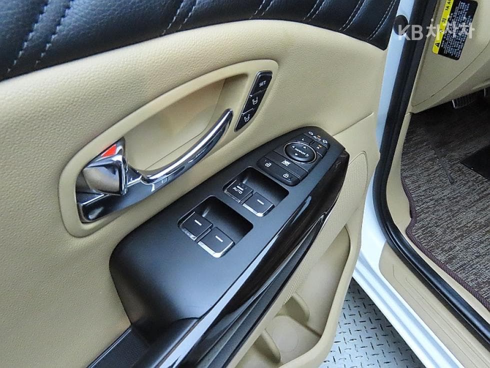 Киа The New (фейслифт) Канивал7-местен (Лимузин) 2.2 Дизел Лимузин President - 14