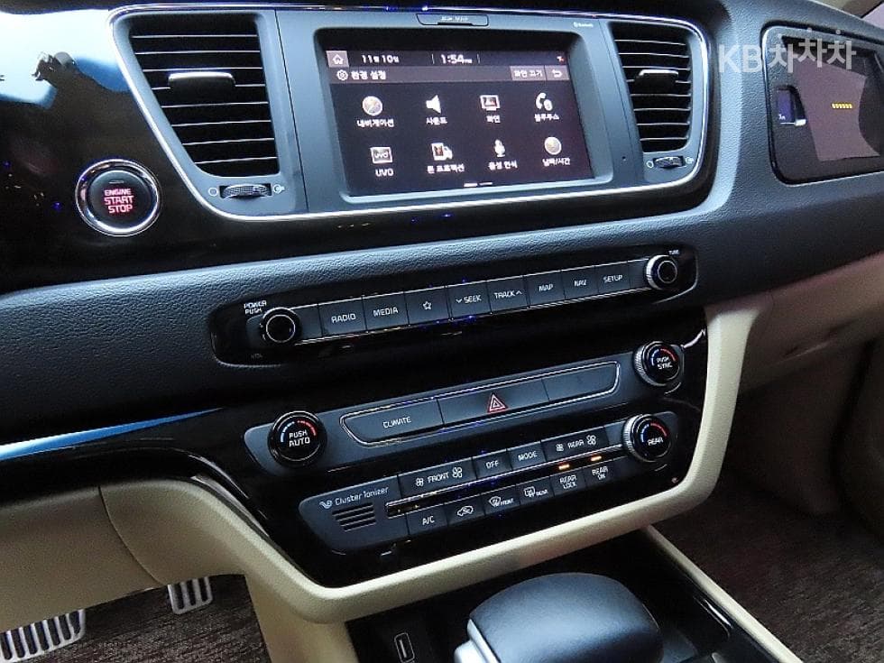 Киа The New (фейслифт) Канивал7-местен (Лимузин) 2.2 Дизел Лимузин President - 17