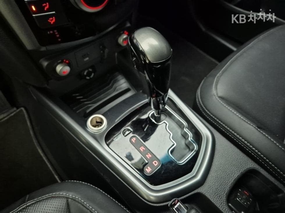 KG Mobility Tivoli 아머1.6 Gasoline VX 2WD - 8