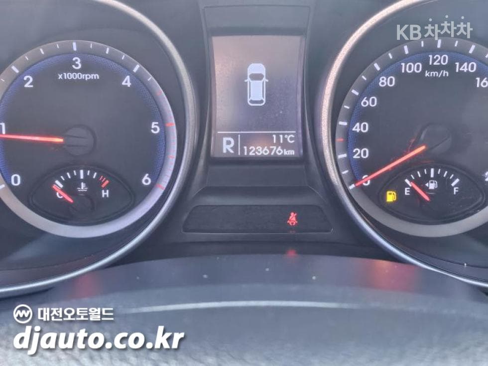 Хюндай Санта Фе DMХонда R-двигател 2.0 дизел 2WD PREMIUM Стандартен - 13