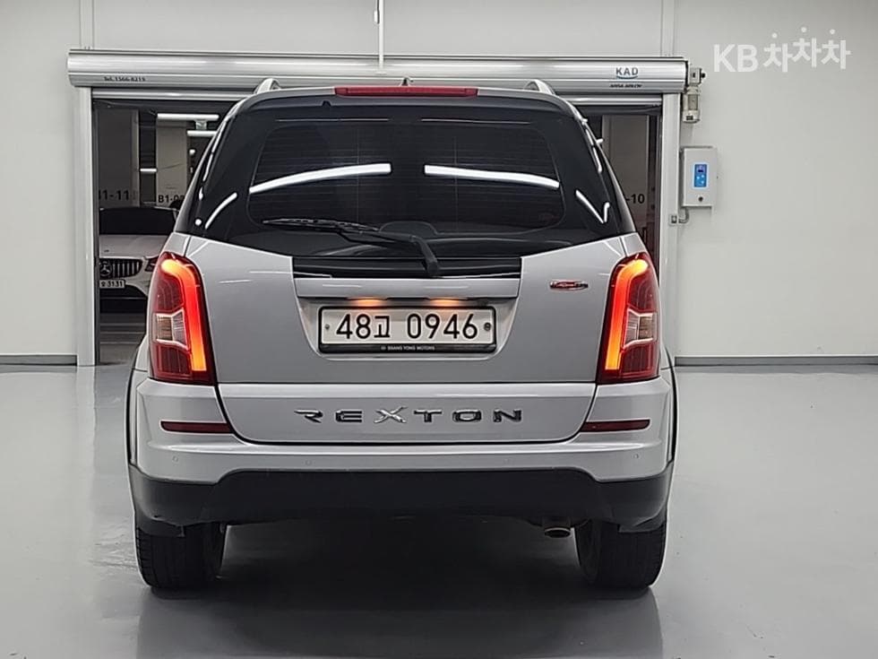 КейДжи Мобилити RextonW7-местен (Лимузин) 4x4 RX7 Лукс - 3