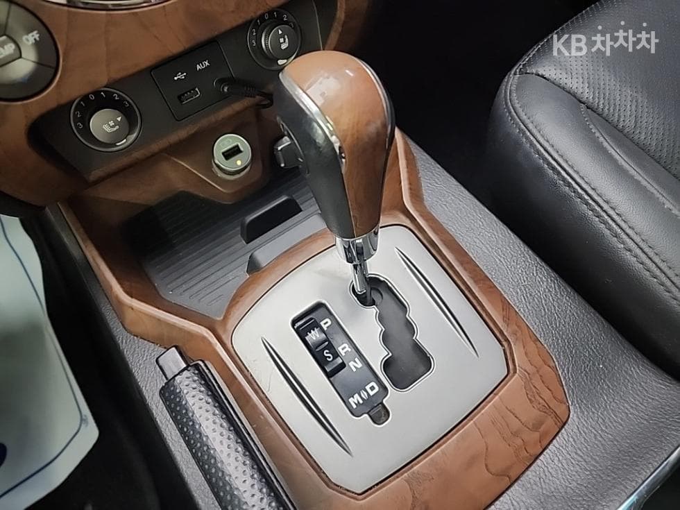 КейДжи Мобилити RextonW7-местен (Лимузин) 4x4 RX7 Лукс - 8