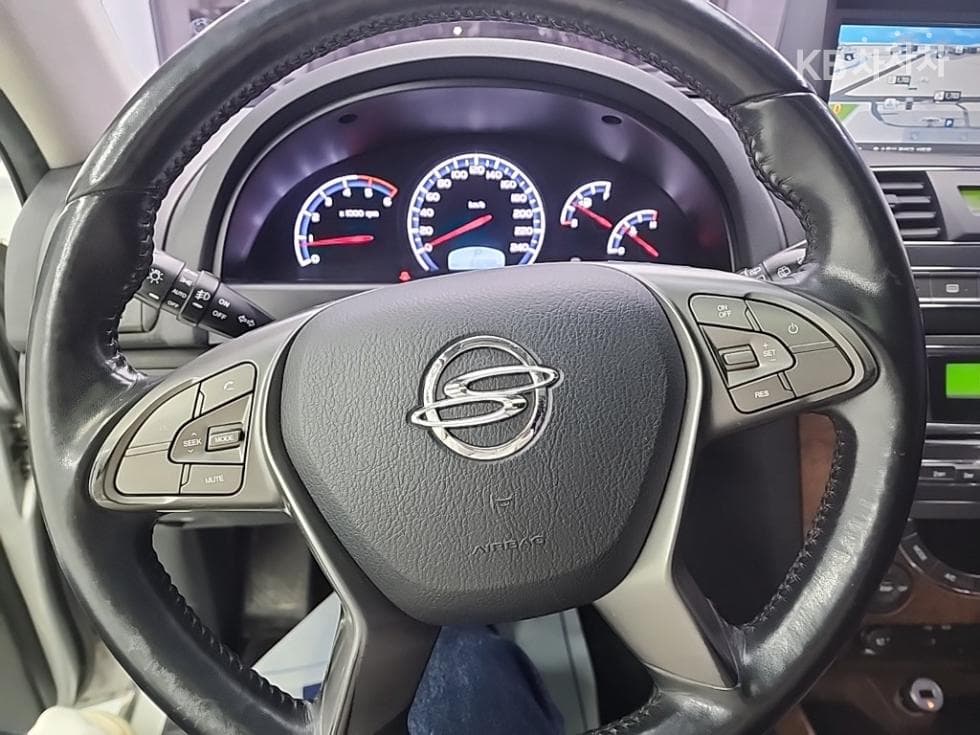 КейДжи Мобилити RextonW7-местен (Лимузин) 4x4 RX7 Лукс - 9