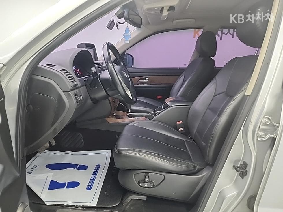 КейДжи Мобилити RextonW7-местен (Лимузин) 4x4 RX7 Лукс - 11