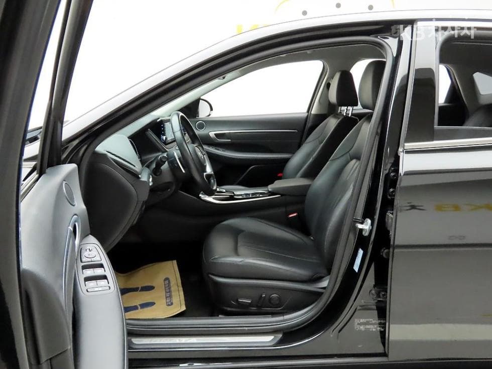 Хюндай Соната (DN8)2.0 Sensuous Premium Plus - 12