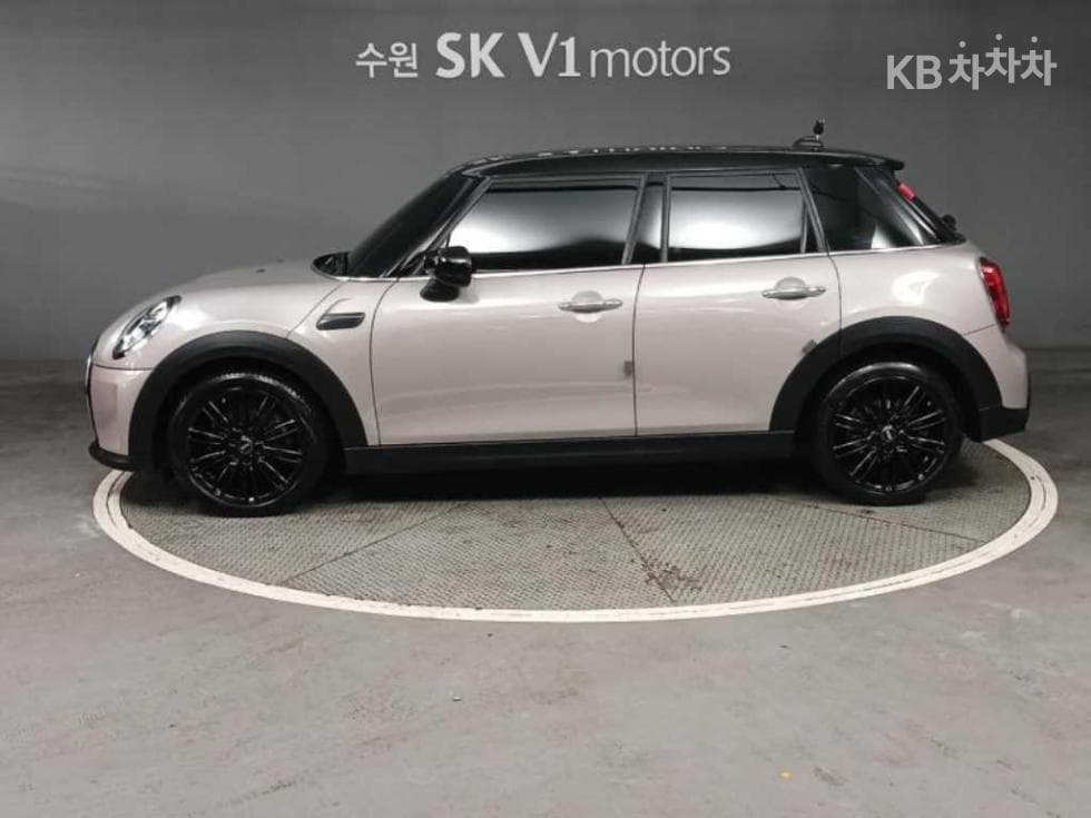 Mini Cooper 5-door1.5 Classic Plus Launch Pack - 4