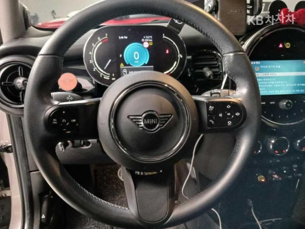 Mini Cooper 5-door1.5 Classic Plus Launch Pack - 10