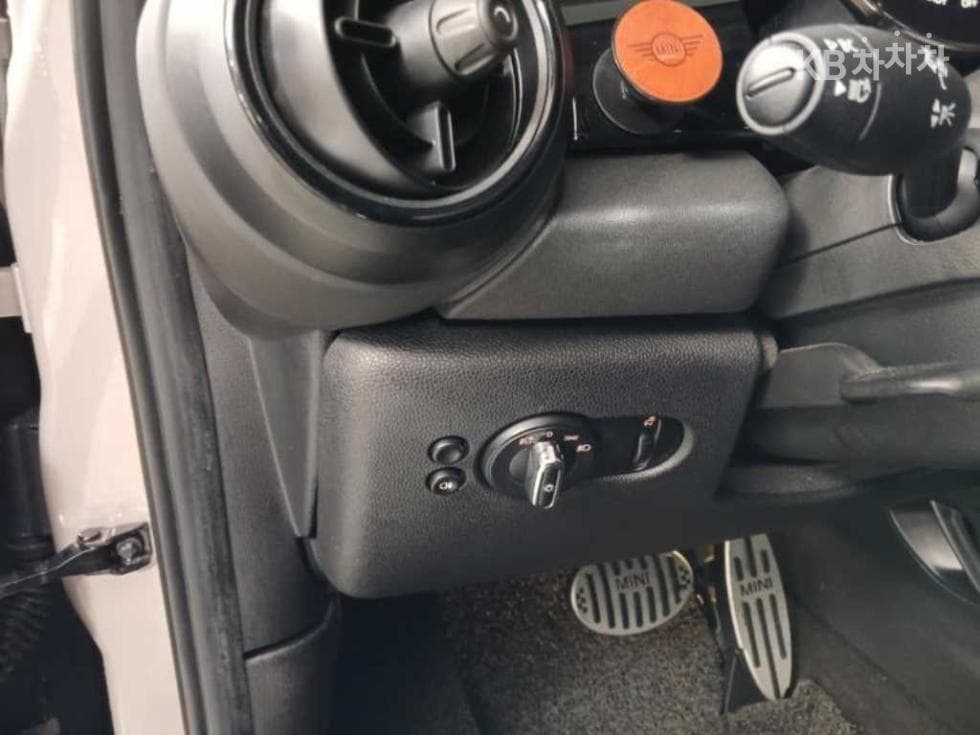 Mini Cooper 5-door1.5 Classic Plus Launch Pack - 11