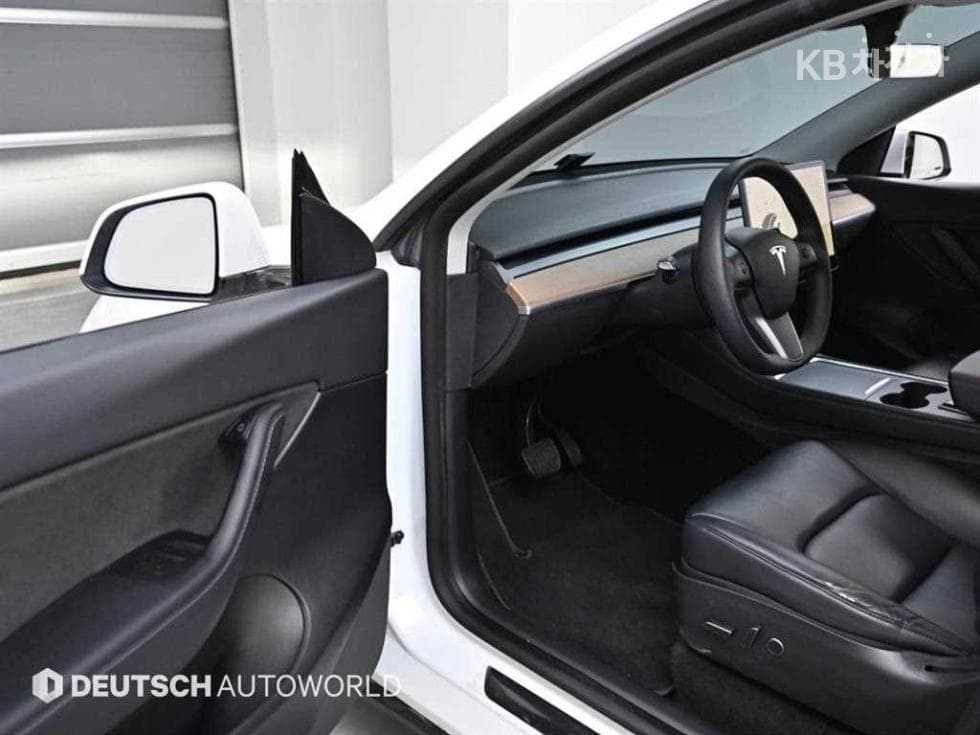 테슬라 Model YStandard Range - 11