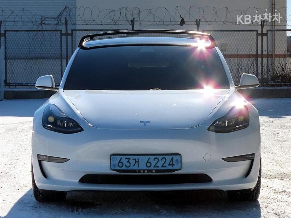 테슬라 Model 3 Long Range - Image 1