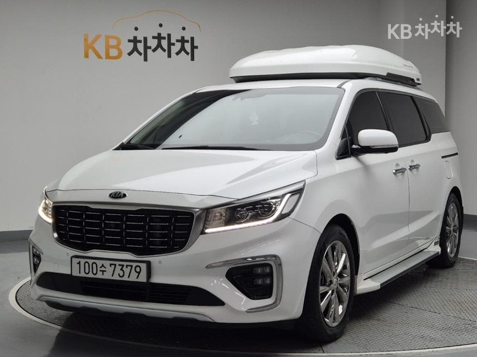 Киа The New (фейслифт) Канивал 7-местен (Лимузин) 2.2 Дизел Лимузин President - Image 1