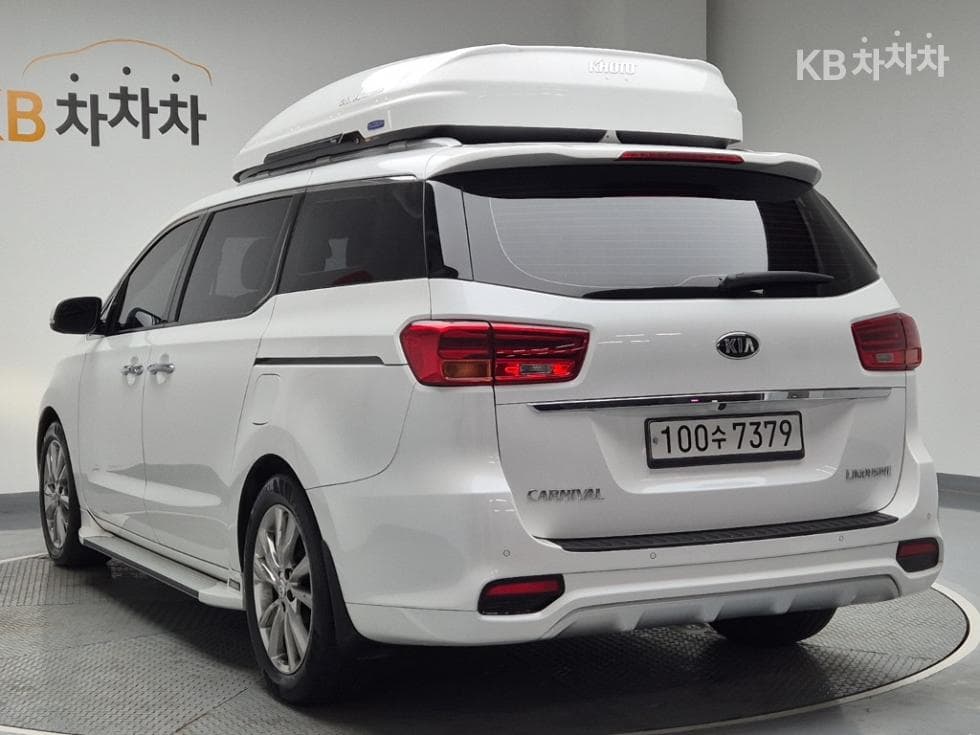 Киа The New (фейслифт) Канивал7-местен (Лимузин) 2.2 Дизел Лимузин President - 2