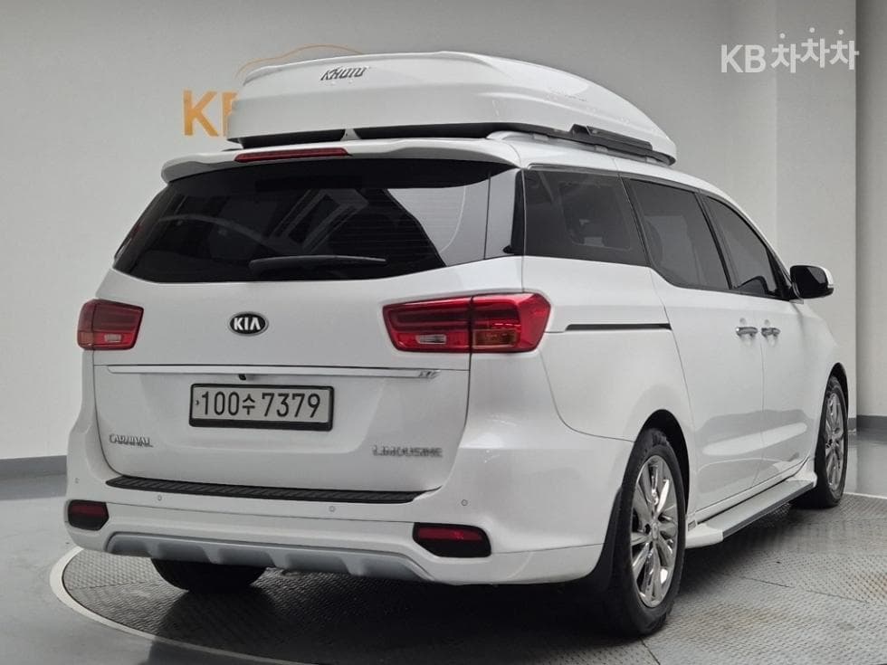 Киа The New (фейслифт) Канивал7-местен (Лимузин) 2.2 Дизел Лимузин President - 3