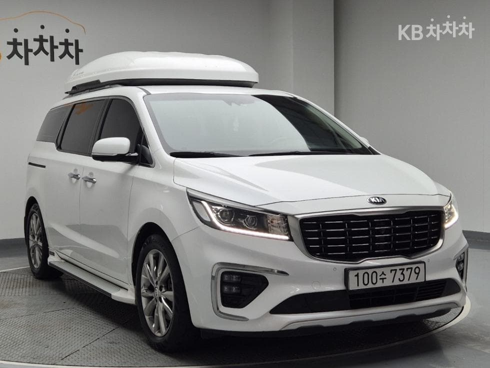 Киа The New (фейслифт) Канивал7-местен (Лимузин) 2.2 Дизел Лимузин President - 4