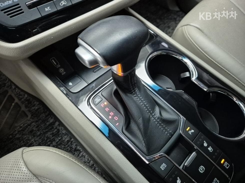 Киа The New (фейслифт) Канивал7-местен (Лимузин) 2.2 Дизел Лимузин President - 8