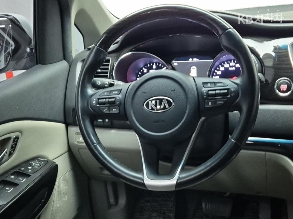 Киа The New (фейслифт) Канивал7-местен (Лимузин) 2.2 Дизел Лимузин President - 9