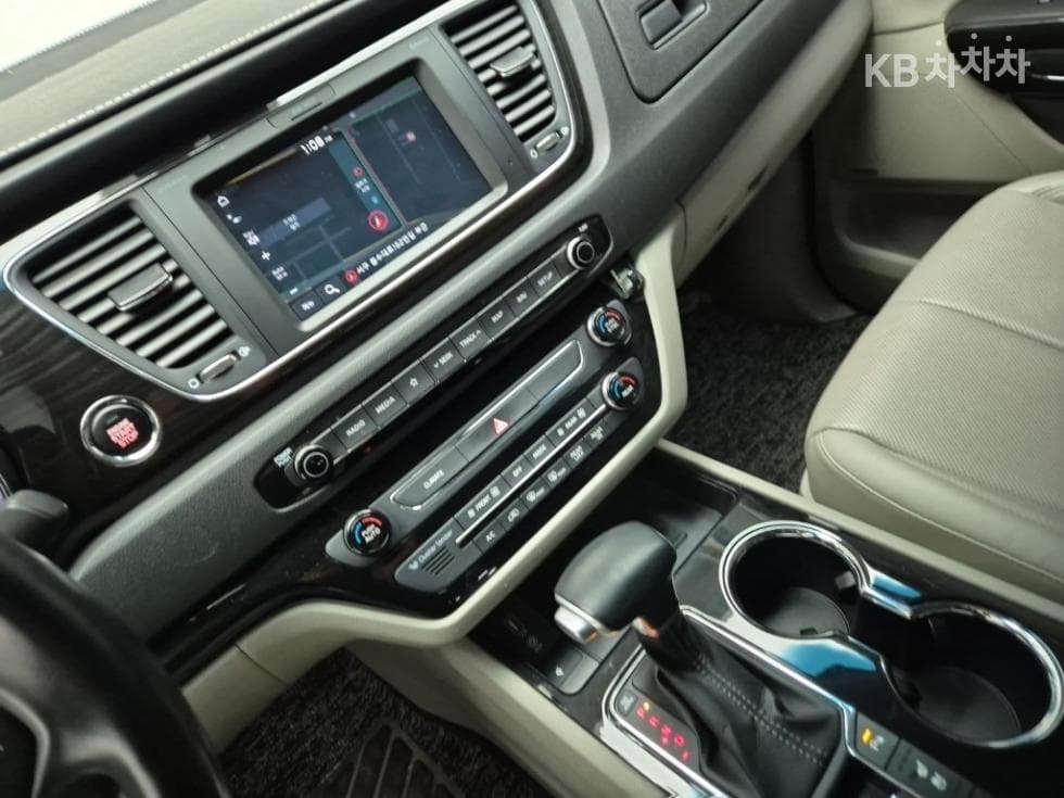 Киа The New (фейслифт) Канивал7-местен (Лимузин) 2.2 Дизел Лимузин President - 10