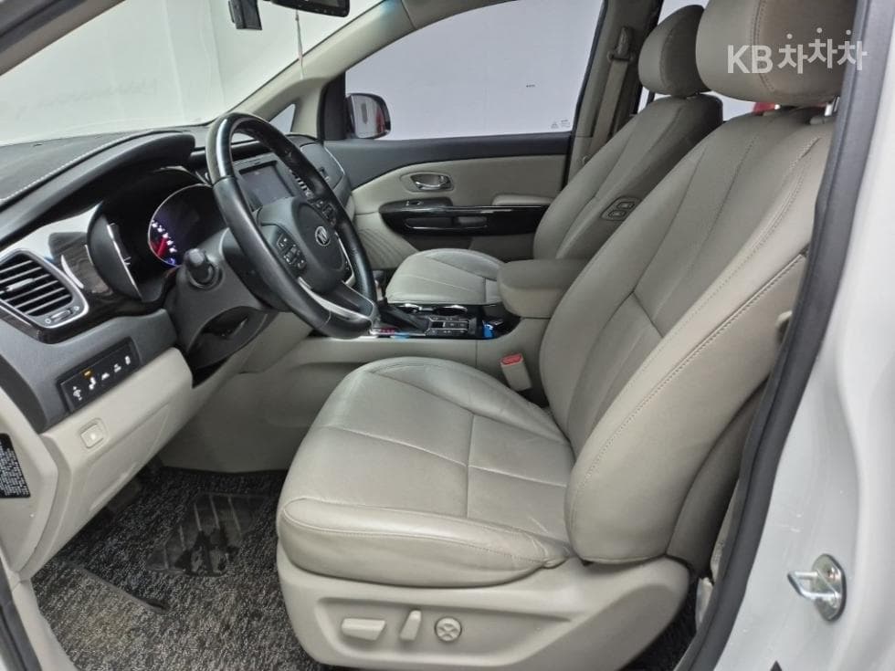 Киа The New (фейслифт) Канивал7-местен (Лимузин) 2.2 Дизел Лимузин President - 11