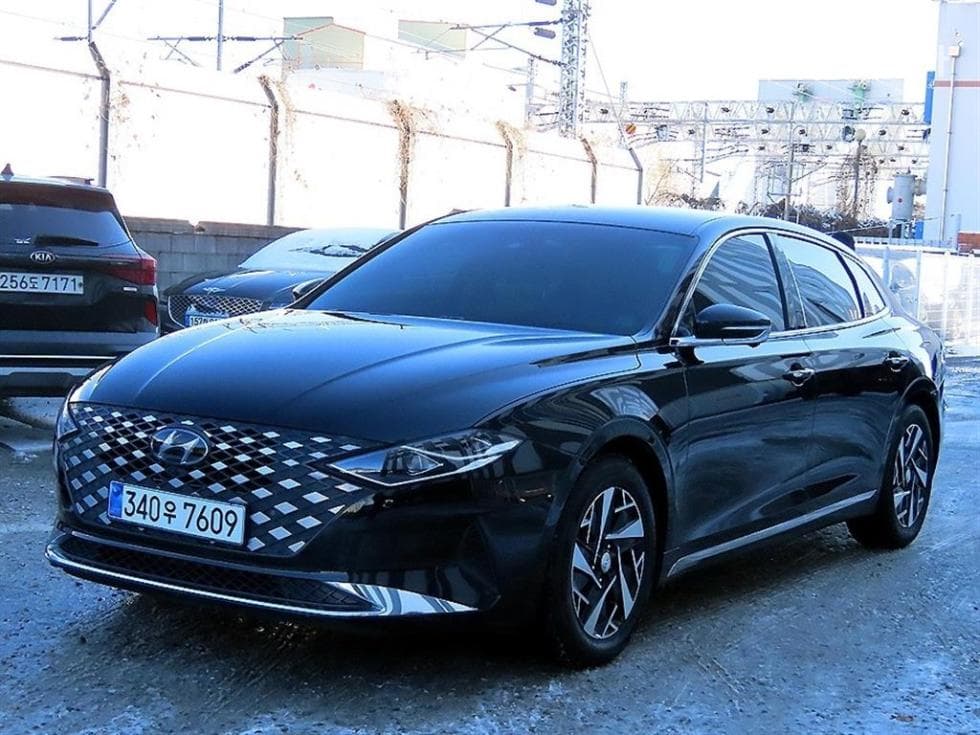 Hyundai The New (facelift) Grandeur (Azera) Hybrid 2.4 Le Blanc - Image 1