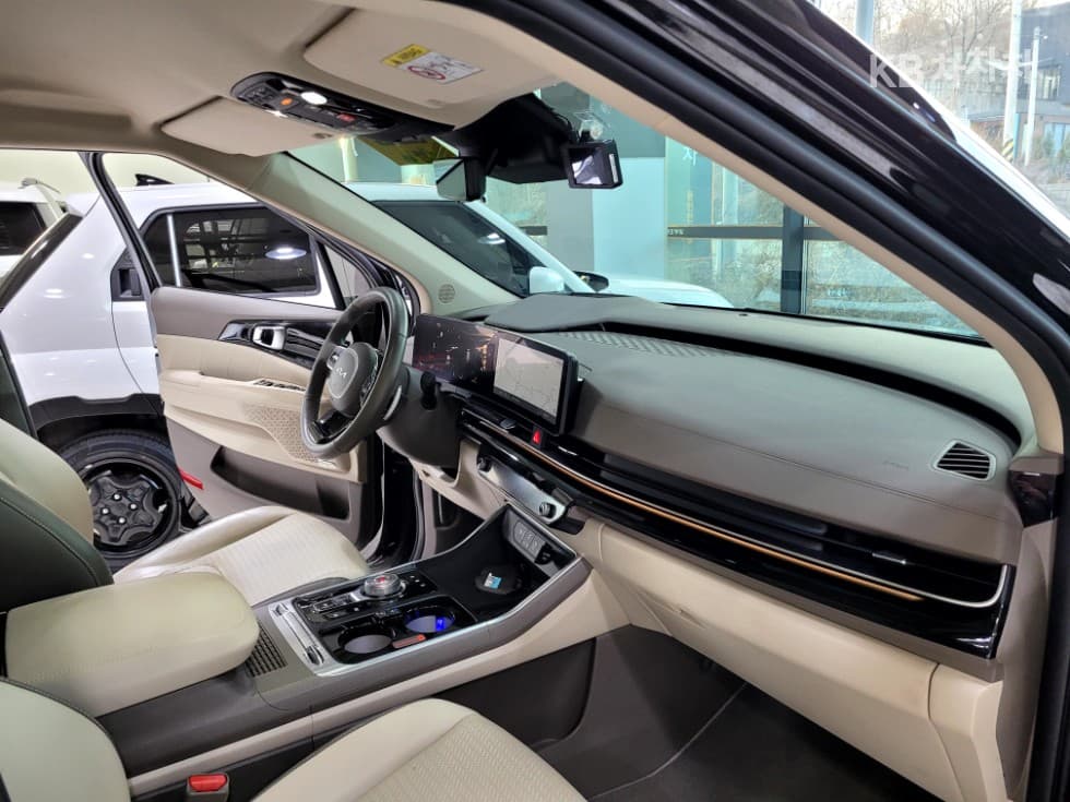 Киа The New (фейслифт) Канивал 4-то поколениеВисок Лимузин (Канивал) D2.2 9-местен Signature - 3