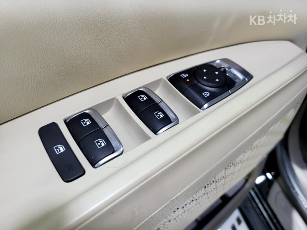 Киа The New (фейслифт) Канивал 4-то поколениеВисок Лимузин (Канивал) D2.2 9-местен Signature - 6