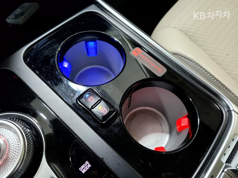 Киа The New (фейслифт) Канивал 4-то поколениеВисок Лимузин (Канивал) D2.2 9-местен Signature - 16