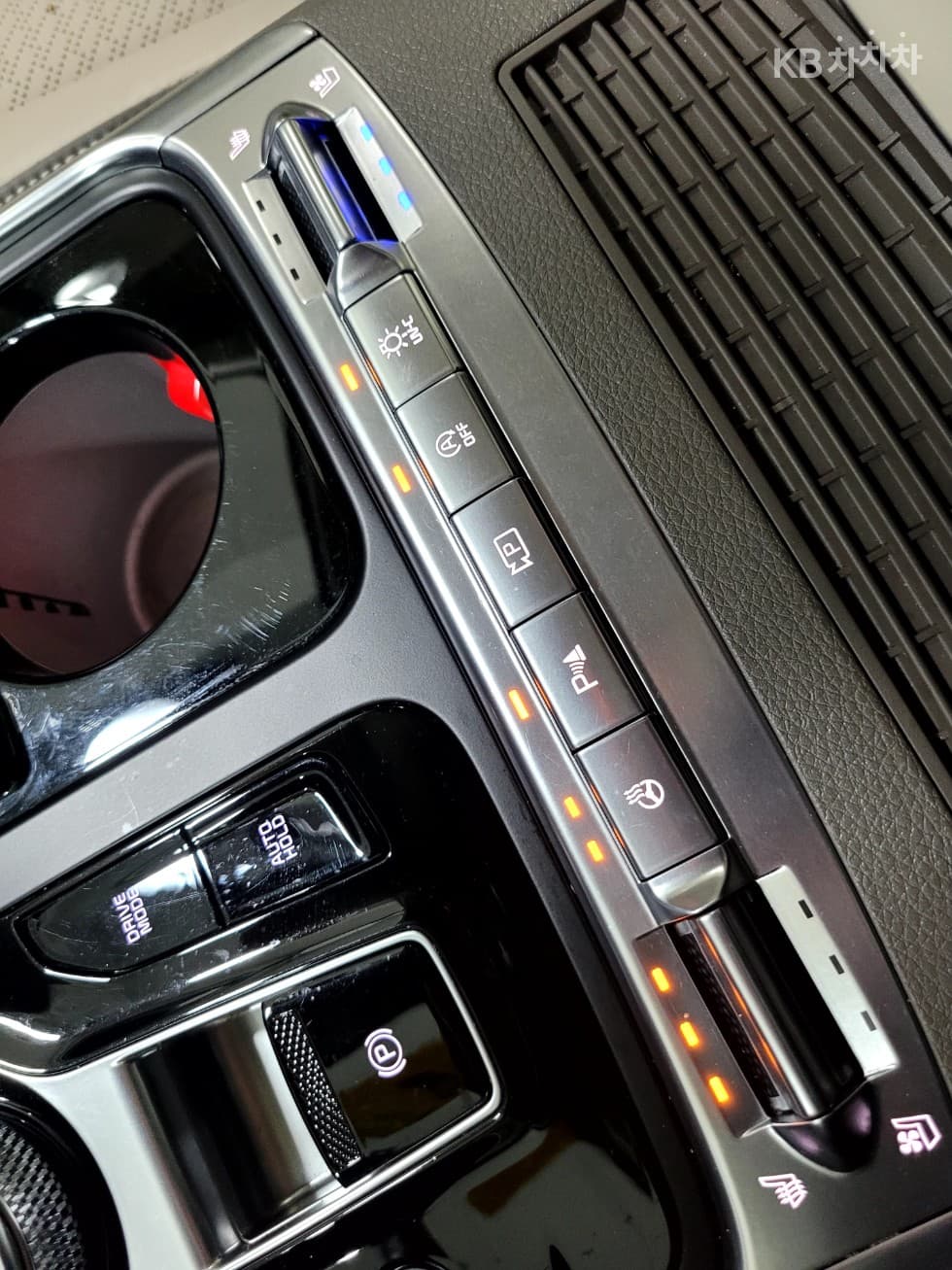 Киа The New (фейслифт) Канивал 4-то поколениеВисок Лимузин (Канивал) D2.2 9-местен Signature - 17