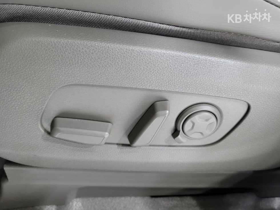 Киа The New (фейслифт) Канивал 4-то поколениеВисок Лимузин (Канивал) D2.2 9-местен Signature - 19