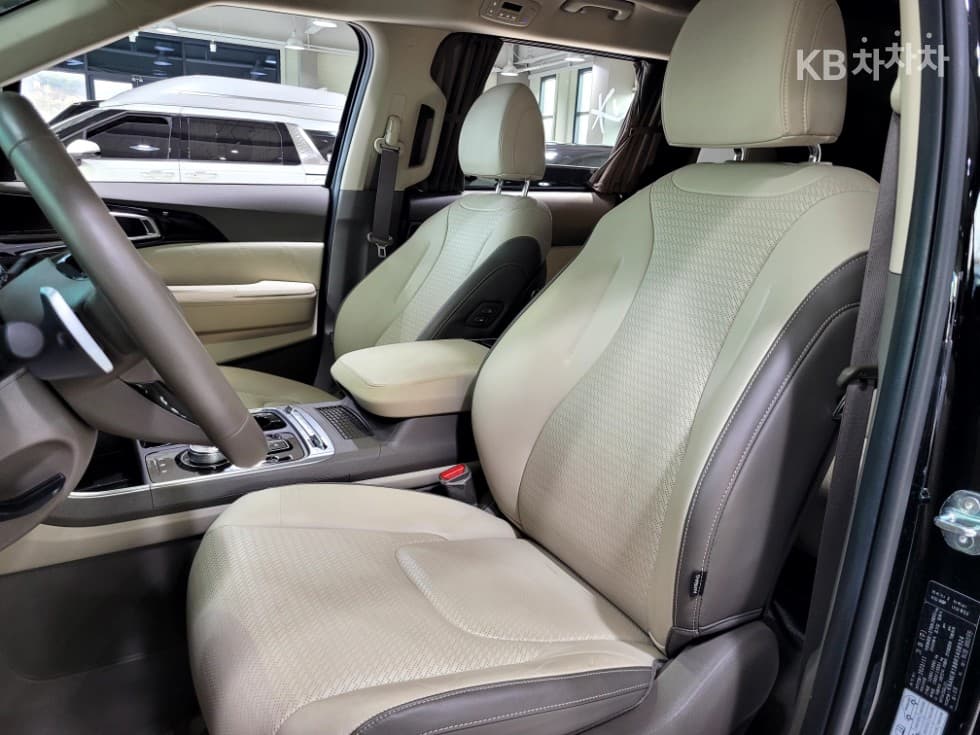 Киа The New (фейслифт) Канивал 4-то поколениеВисок Лимузин (Канивал) D2.2 9-местен Signature - 20