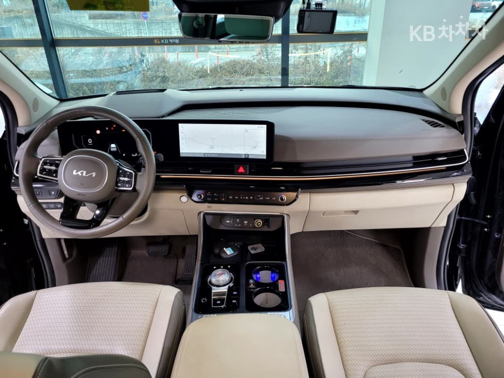 Киа The New (фейслифт) Канивал 4-то поколениеВисок Лимузин (Канивал) D2.2 9-местен Signature - 23