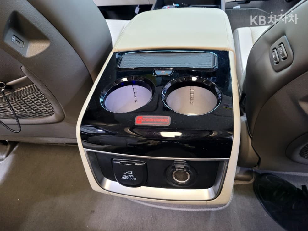 Киа The New (фейслифт) Канивал 4-то поколениеВисок Лимузин (Канивал) D2.2 9-местен Signature - 26