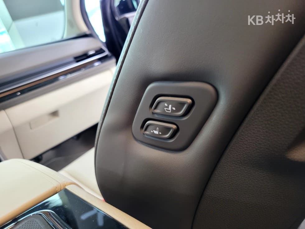 Киа The New (фейслифт) Канивал 4-то поколениеВисок Лимузин (Канивал) D2.2 9-местен Signature - 24