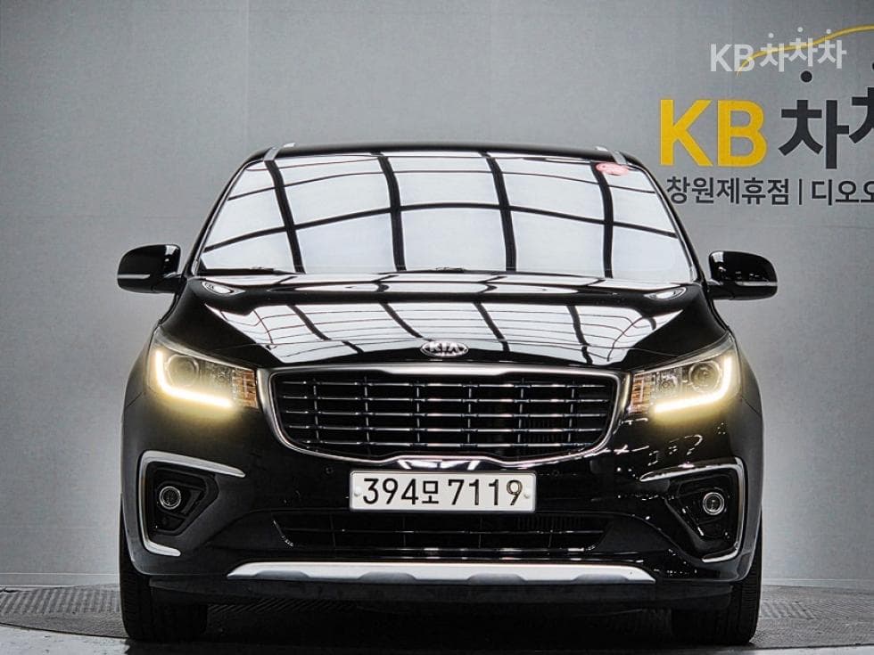 Киа The New (фейслифт) Канивал 9-местен 2.2 Дизел Лукс - Image 1
