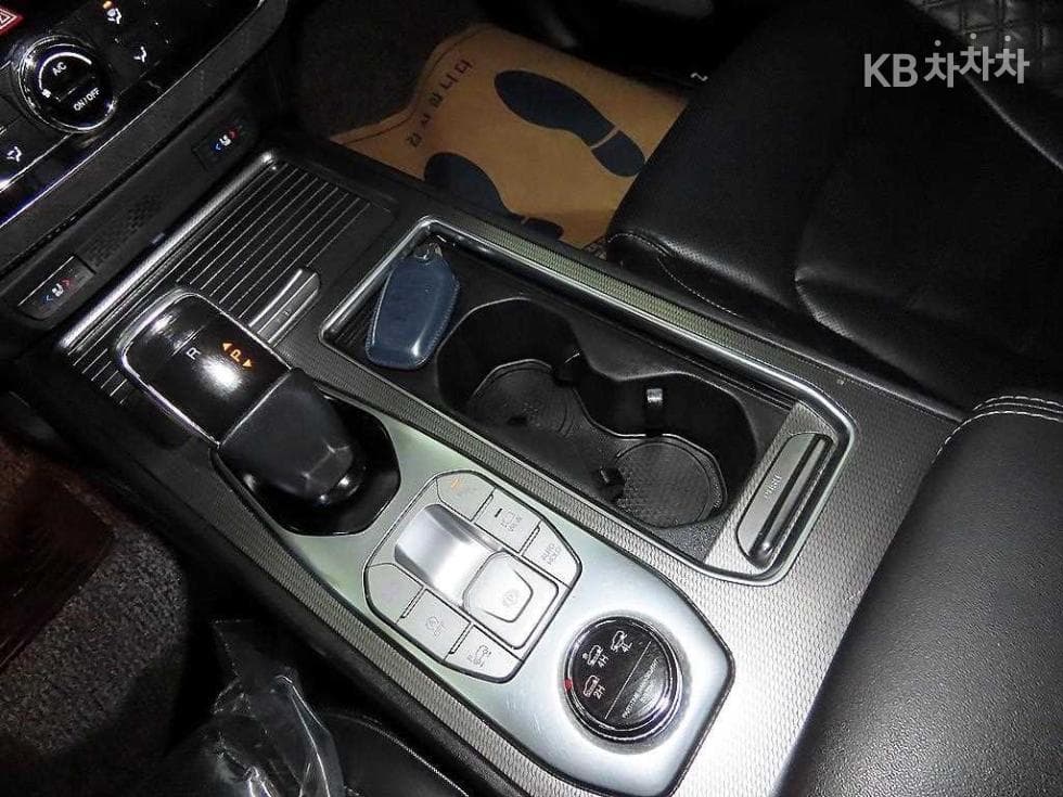 KG Mobility All New Rexton2.2 4WD 더 블랙 - 12