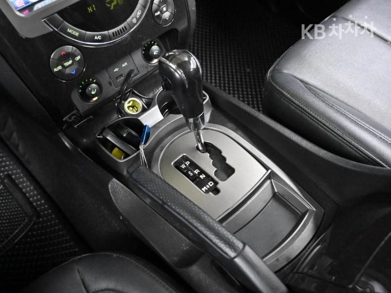 КейДжи Мобилити RextonW5-местен 4x4 Noblesse - 9