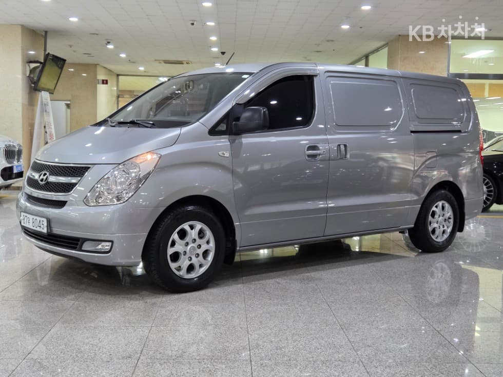 Хюндай Гранд Старекс 3Местен승 Ван CVX Лукс - Image 1